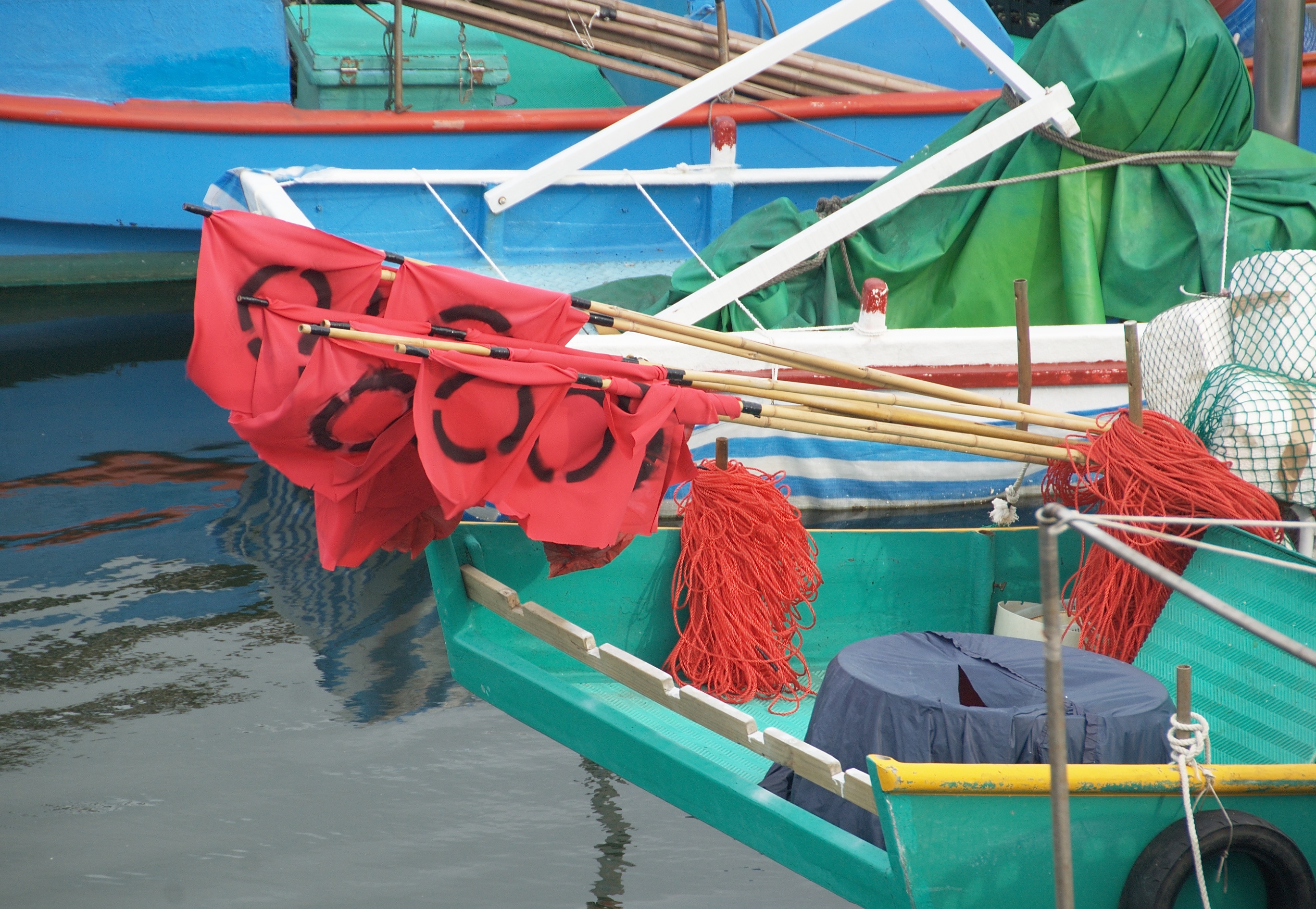 200808103603 Red Flags on Boat